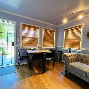 Sweet With Ample Parking Only 2mins To Freeway Holiday home Sacramento